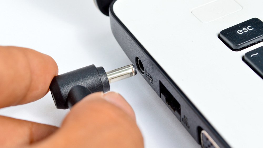 ¿Qué hacer cuando tu portátil está conectado pero no cargado?
